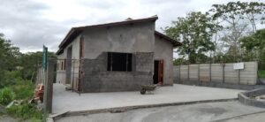 Residência unifamiliar de 188 m² em fase de reboco externo